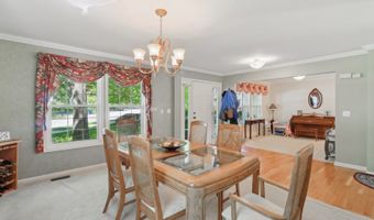 305 BUCKINGHAM Dr, Algonquin, IL 60102