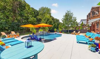 1388 Red Oak Plantation Dr, Ballwin, MO 63021