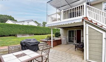 17 Middle St, North Providence, RI 02911