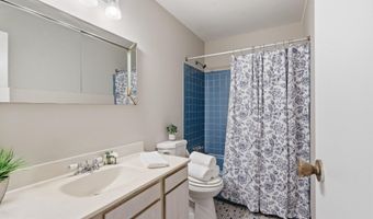 8532 CANTERBURY Dr, Annandale, VA 22003