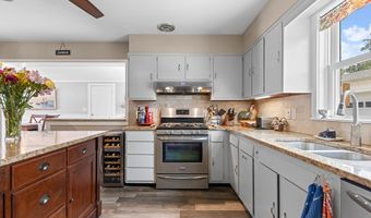 958 Cornell Dr, Alliance, OH 44601