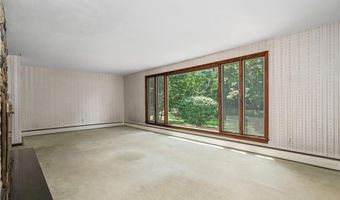 1 Rocky Crest Rd, Cumberland, RI 02864