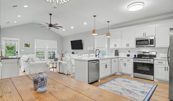 4167 Nineteenth St, Bay St. Louis, MS 39520