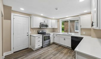 217 N 6th St, Adel, IA 50003