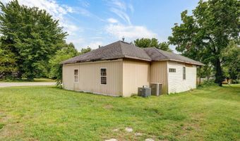 427 Morgan Ave, Aurora, MO 65605