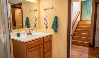 206 Fairview Ave, Auburn, ME 04210