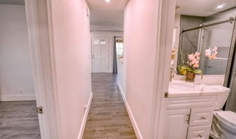 140 UWAPO Rd 2-202, Kihei, HI 96753