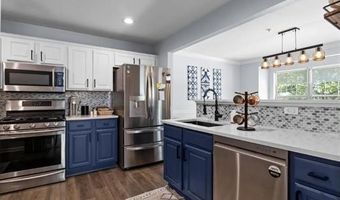25 BAYSIDE Dr, Bayonne, NJ 07002