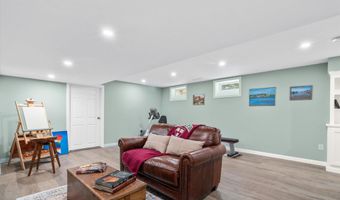 10 Buttonwood Rd, Bedford, NH 03110