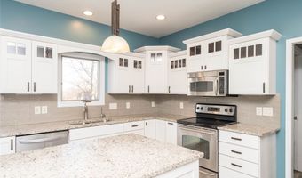 923 S 10th St, Adel, IA 50003