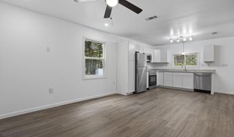 7083 Jefferson St, Bay St. Louis, MS 39520