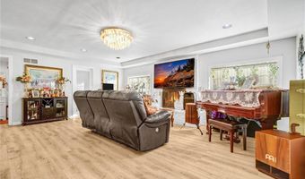 1341 S Pembrooke Ln, Anaheim, CA 92804