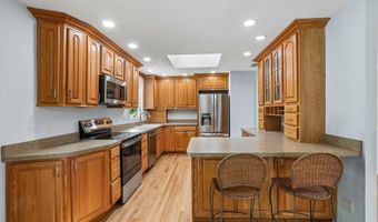 6 Sky Edge Ln, Bethel, CT 06801