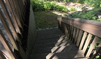 31 Lakeside Dr, Hopkinton, RI 02832