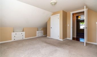 11 Bellevue Dr, Cranston, RI 02920