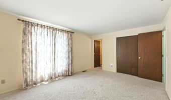 405 Hilltop Dr, Angola, IN 46703