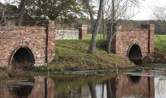 1380 Old Spanish Trl, Berwick, LA 70342