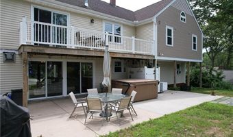 163 Winterberry Rd, Narragansett, RI 02874