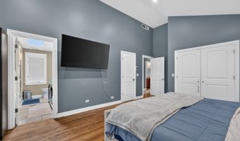 108 N Main St, Algonquin, IL 60102
