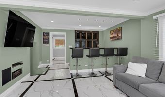 210 W Pickwick Rd, Arlington Heights, IL 60005