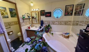 650 Clairmont Dr, Altoona, PA 16601