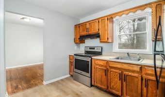 32 Pleasant St, Bethel, CT 06801