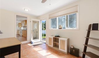 289 Oliphant Ln, Middletown, RI 02842