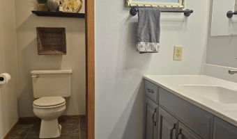 2510 Bobbie Dr, Aberdeen, SD 57401
