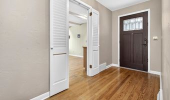 1040 E MOORPARK Ave, Appleton, WI 54911