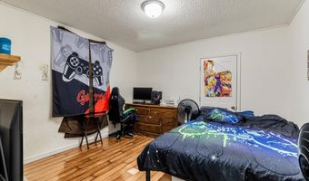 301 W Pleasant St, Aurora, MO 65605