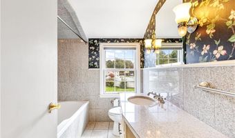 124 Longview Dr, Cranston, RI 02920