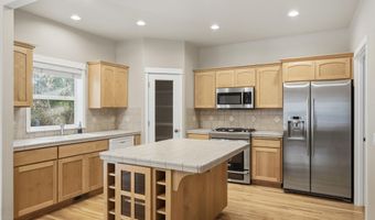 1374 NW Fort Clatsop St, Bend, OR 97703
