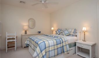 318 Corey Ln 318, Middletown, RI 02842