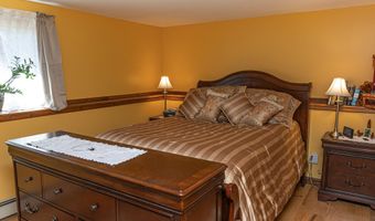 206 Fairview Ave, Auburn, ME 04210