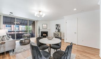 1763 S HAYES St 2, Arlington, VA 22202