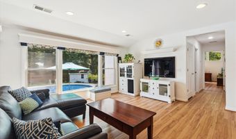 6916 PACIFIC Ln, Annandale, VA 22003