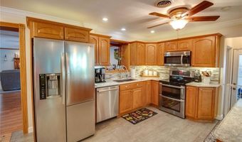 2421 Woodcrest Dr, Alton, IL 62002