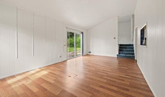 20 Sunshine Ln, Amityville, NY 11701