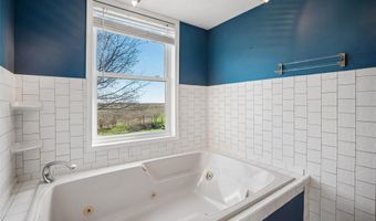 2050 NE 80th St, Altoona, IA 50009