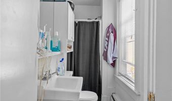 28 Young St, Newport, RI 02840