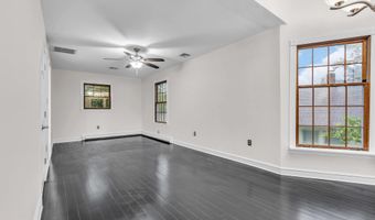 19 CENTER St, Barnegat, NJ 08005