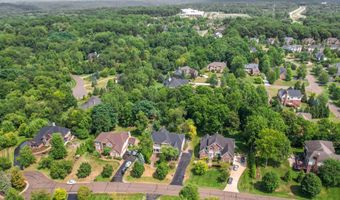 2086 Autumn Hill Dr, Ann Arbor, MI 48103