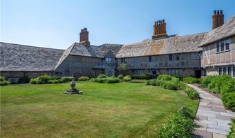 57 Ledge Rd 2, Newport, RI 02840