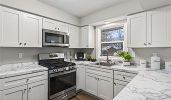 907 40th Ln, Anoka, MN 55303