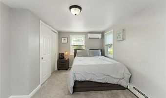 10 Philips Ave, Middletown, RI 02842