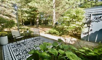 71 Baldwin Dr, Bangor, ME 04401