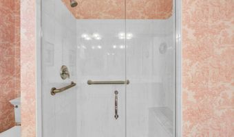18 Powderhorn Way, Allentown, NJ 08501