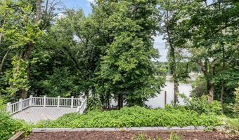 140 RIVER Dr, Appleton, WI 54915