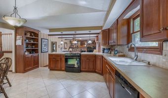 709 Oakhurst Dr, Amherst, OH 44001