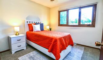 903 Willow Dr, Aberdeen, SD 57401